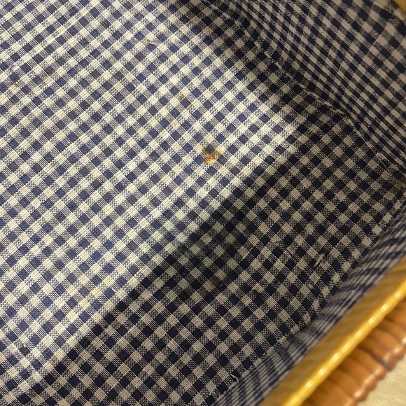 Cute vintage wicker picnic basket with reusable plates - Picture 7 of 9